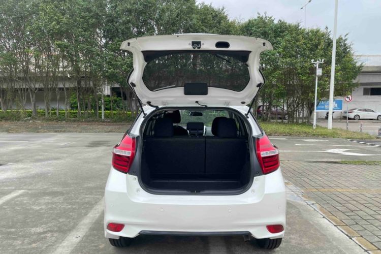 Used Toyota YARiS L Zhi Xuan 2016 Revised 1.5E CVT Charming Edition Trunk