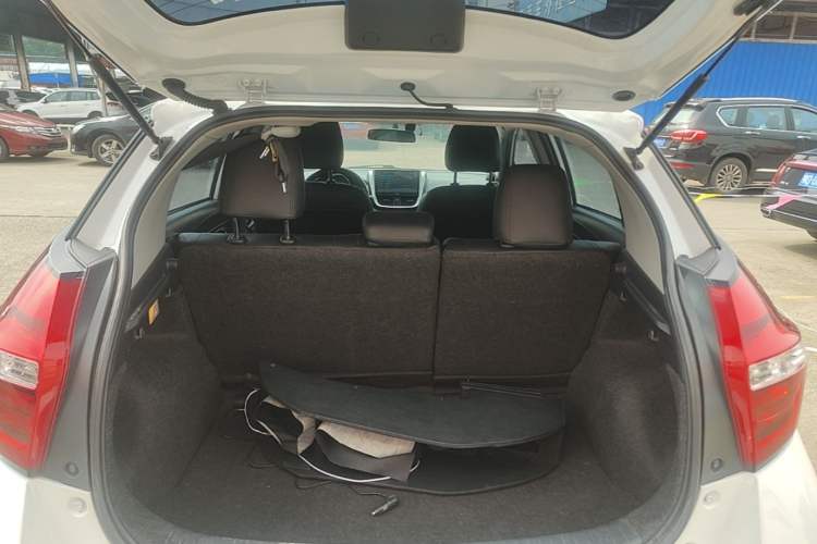 Used Toyota YARiS L Zhi Xuan 2016 Revised 1.5E CVT Charming Edition Trunk