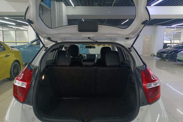 Used Toyota YARiS L Zhi Xuan 2016 Revised 1.5E CVT Charming Edition Trunk
