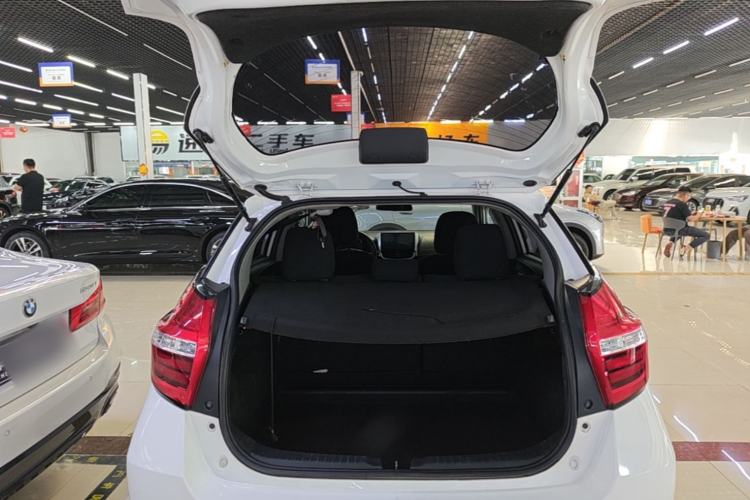 Used Toyota YARiS L Zhi Xuan 2016 Revised 1.5E CVT Charming Edition Trunk