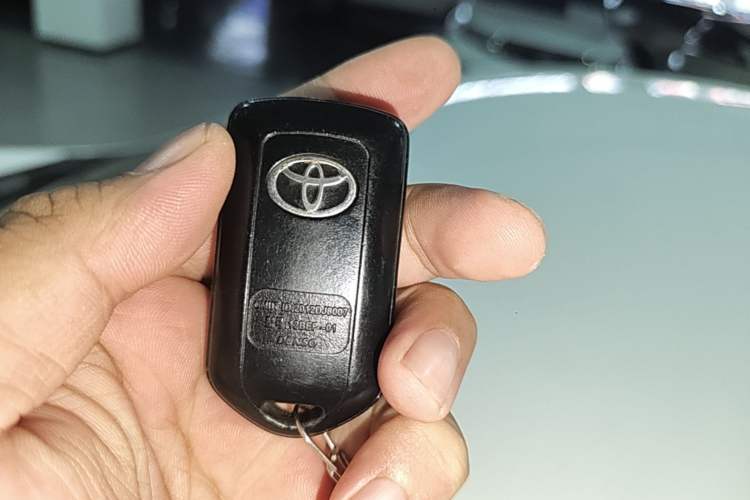 Used Toyota YARiS L Zhi Xuan 2016 Revised 1.5E CVT Charming Edition Vehicle Key