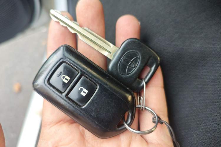 Used Toyota YARiS L Zhi Xuan 2016 Revised 1.5E CVT Charming Edition Vehicle Key