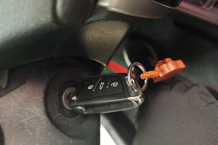 Used Toyota YARiS L Zhi Xuan 2016 Revised 1.5G CVT Xuan Dong Edition Vehicle Key