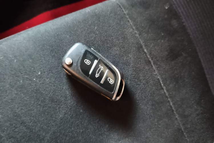 Used Toyota YARiS L Zhi Xuan 2016 Revised 1.5E CVT Charming Edition Vehicle Key