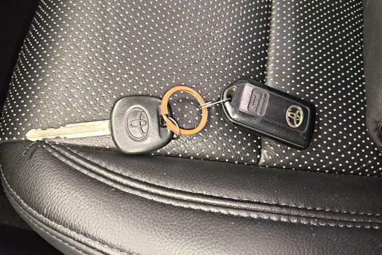 Used Toyota YARiS L Zhi Xuan 2016 Revised Version 1.5G CVT with Dynamic Sunroof Vehicle Key