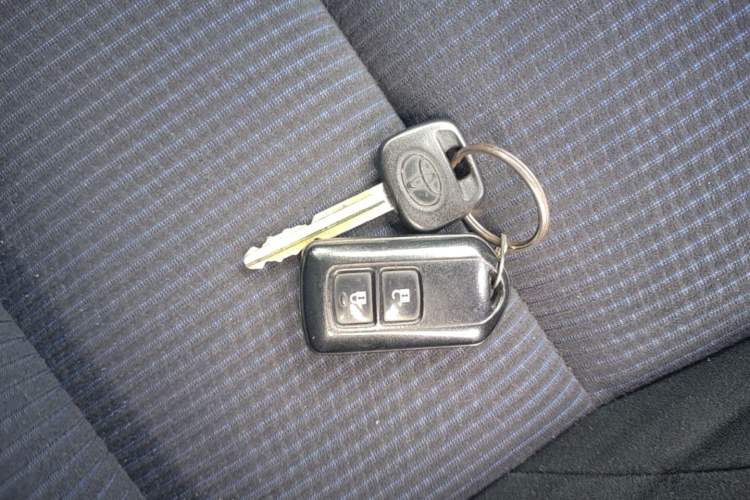 Used Toyota YARiS L Zhi Xuan 2016 Revised 1.3E Manual – Charming Edition Vehicle Key