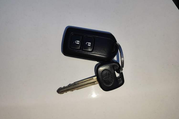 Used Toyota YARiS L Zhi Xuan 2016 Revised 1.5E CVT Charming Edition Vehicle Key