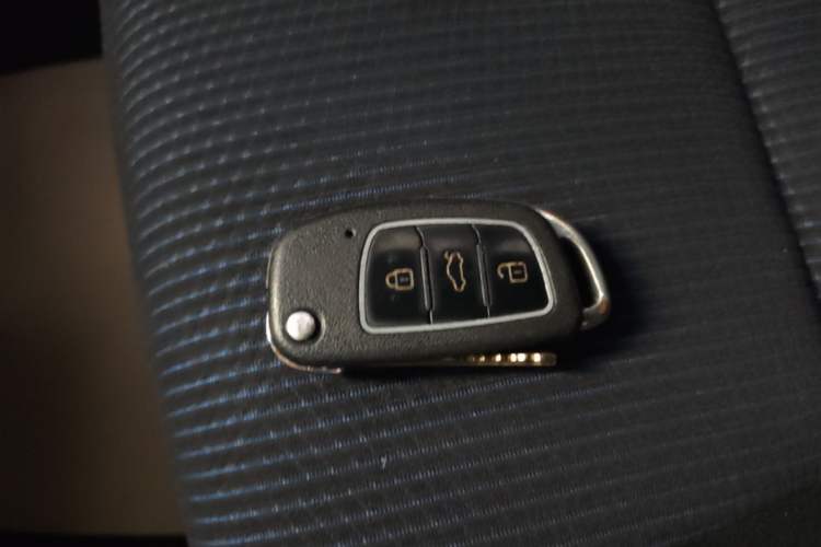 Used Toyota YARiS L Zhi Xuan 2016 Revised 1.5E CVT Charming Edition Vehicle Key