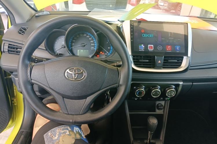 Used Toyota YARiS L Zhi Xuan 2016 Revised 1.5E CVT Charming Edition Center Console