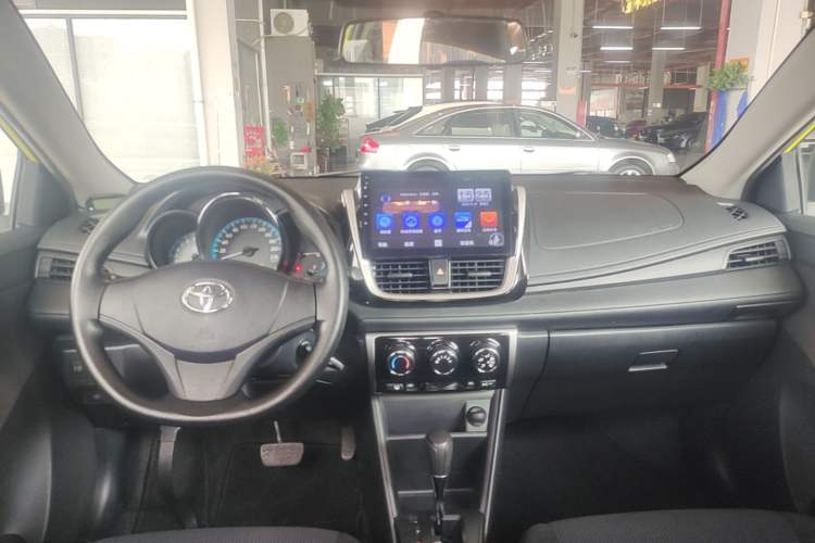 Used Toyota YARiS L Zhi Xuan 2016 Revised 1.5E CVT Charming Edition Center Console