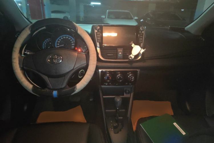 Used Toyota YARiS L Zhi Xuan 2016 Revised 1.5E CVT Charming Edition Center Console