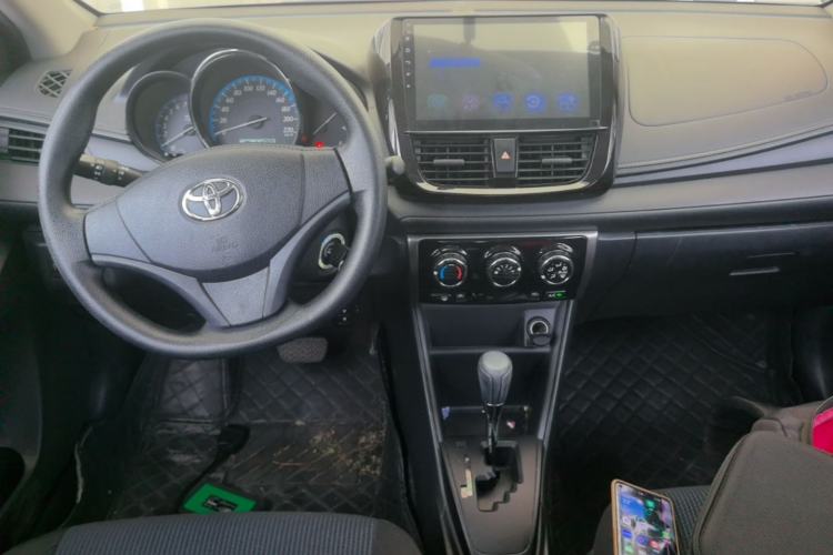 Used Toyota YARiS L Zhi Xuan 2016 Revised 1.5E CVT Charming Edition Center Console