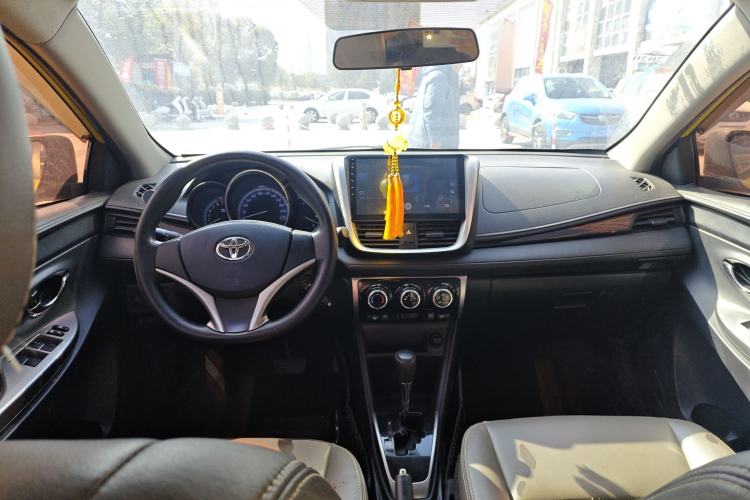 Used Toyota YARiS L Zhi Xuan 2016 Revised Version 1.5G CVT with Dynamic Sunroof Center Console
