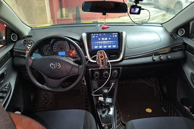 Used Toyota YARiS L Zhi Xuan 2016 Revised 1.5E CVT Charming Edition Center Console