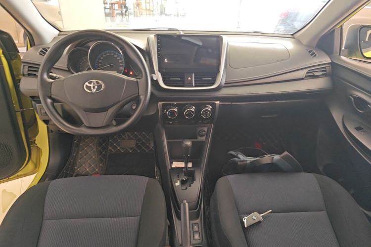 Used Toyota YARiS L Zhi Xuan 2016 Revised 1.5E CVT Charming Edition Center Console