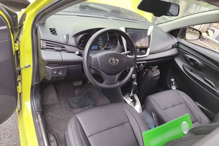 Used Toyota YARiS L Zhi Xuan 2016 Revised 1.5E CVT Charming Edition Center Console