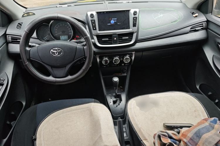 Used Toyota YARiS L Zhi Xuan 2016 Revised 1.5E CVT Charming Edition Center Console