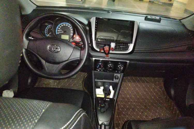 Used Toyota YARiS L Zhi Xuan 2016 Revised 1.5E CVT Charming Edition Center Console