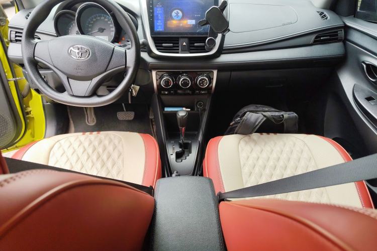 Used Toyota YARiS L Zhi Xuan 2016 Revised 1.5E CVT Charming Edition Center Console