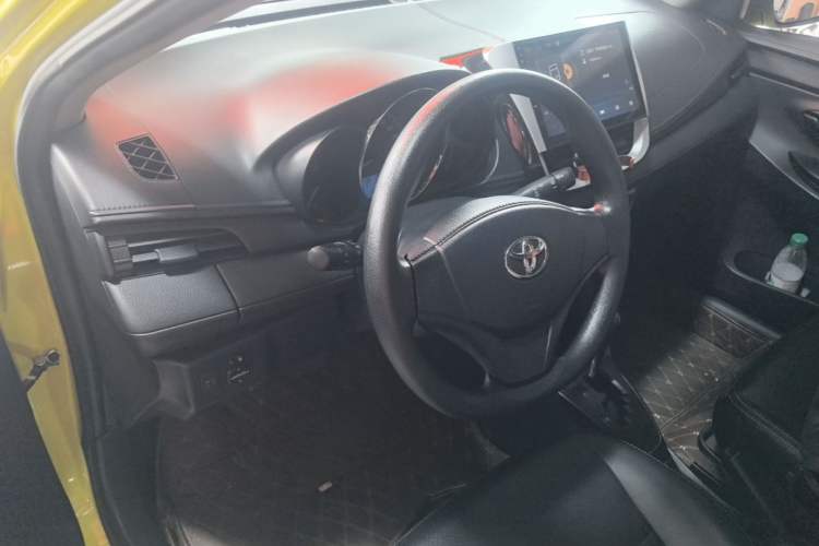 Used Toyota YARiS L Zhi Xuan 2016 Revised 1.5E CVT Charming Edition Center Console