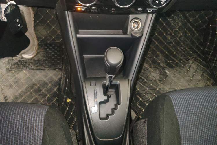 Used Toyota YARiS L Zhi Xuan 2016 Revised 1.5E CVT Charming Edition Gear Lever