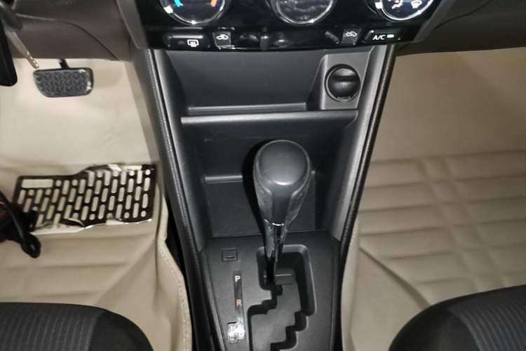 Used Toyota YARiS L Zhi Xuan 2016 Revised 1.5E CVT Charming Edition Gear Lever