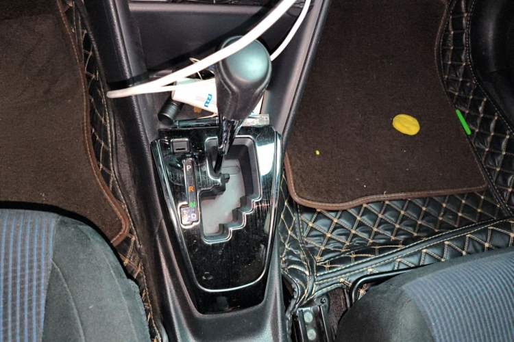 Used Toyota YARiS L Zhi Xuan 2016 Revised 1.5E CVT Charming Edition Gear Lever