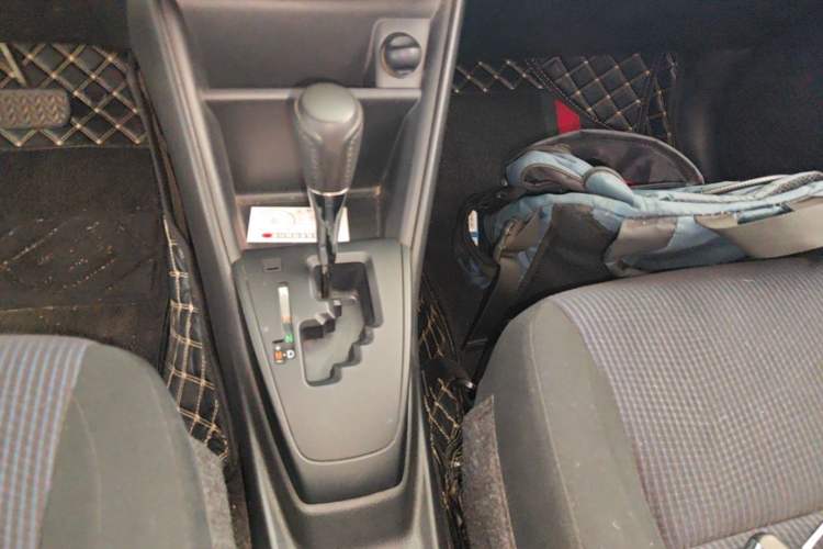 Used Toyota YARiS L Zhi Xuan 2016 Revised 1.5E CVT Charming Edition Gear Lever