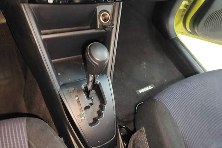 Used Toyota YARiS L Zhi Xuan 2016 Revised 1.5E CVT Charming Edition Gear Lever