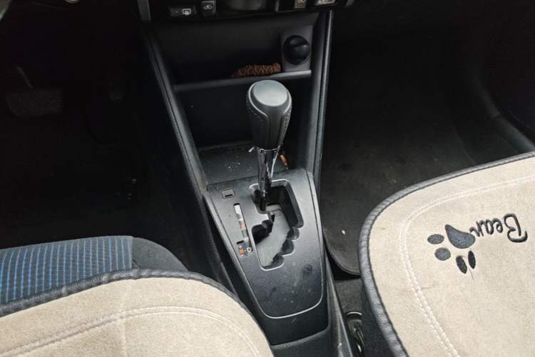 Used Toyota YARiS L Zhi Xuan 2016 Revised 1.5E CVT Charming Edition Gear Lever
