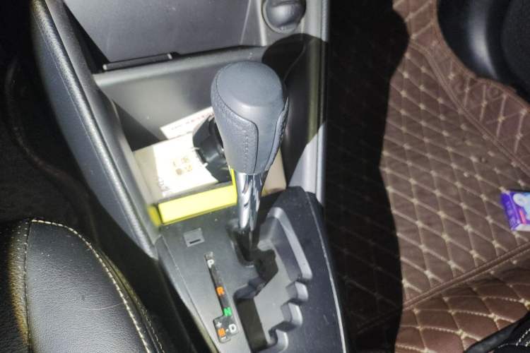 Used Toyota YARiS L Zhi Xuan 2016 Revised 1.5E CVT Charming Edition Gear Lever