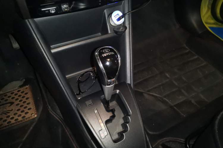 Used Toyota YARiS L Zhi Xuan 2016 Revised 1.5E CVT Charming Edition Gear Lever