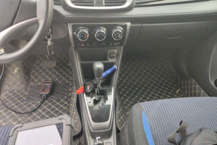 Used Toyota YARiS L Zhi Xuan 2016 Revised Version 1.5G CVT with Dynamic Sunroof Gear Lever