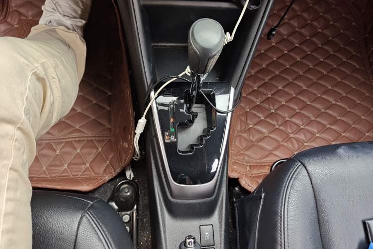 Used Toyota YARiS L Zhi Xuan 2016 Revised 1.5G CVT Xuan Dong Edition Gear Lever