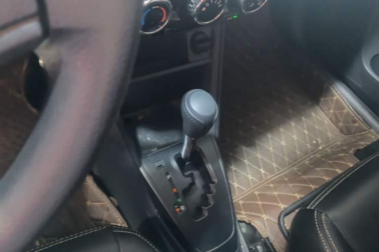 Used Toyota YARiS L Zhi Xuan 2016 Revised 1.5E CVT Charming Edition Gear Lever