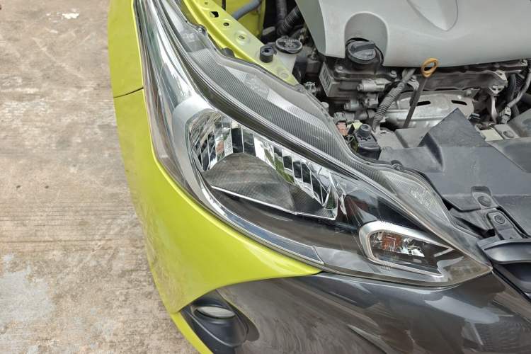 Used Toyota YARiS L Zhi Xuan 2016 Revised 1.5G CVT Xuan Dong Edition Right Front Headlight