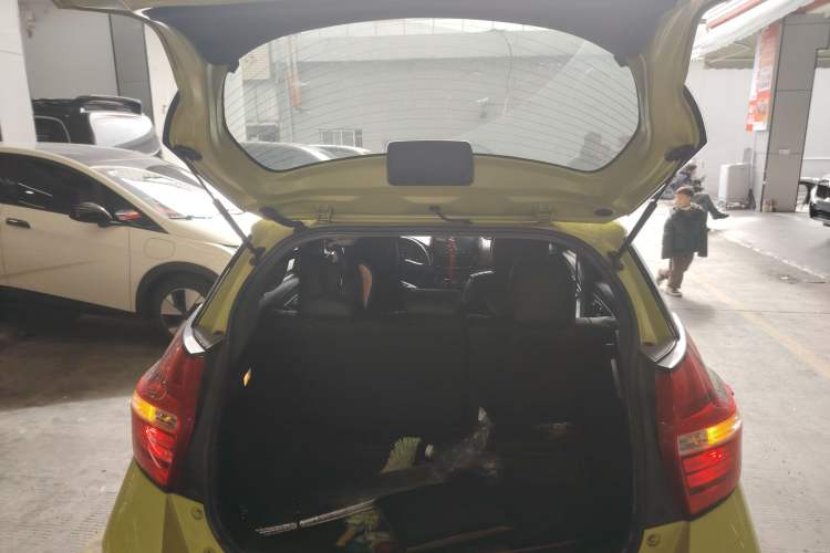 Used Toyota YARiS L Zhi Xuan 2016 Revised 1.5E CVT Charming Edition Trunk