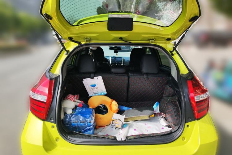 Used Toyota YARiS L Zhi Xuan 2016 Revised 1.5E CVT Charming Edition Trunk