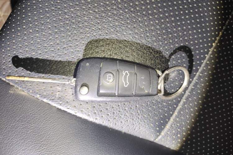 Used Toyota YARiS L Zhi Xuan 2016 Revised 1.5E CVT Charming Edition Vehicle Key