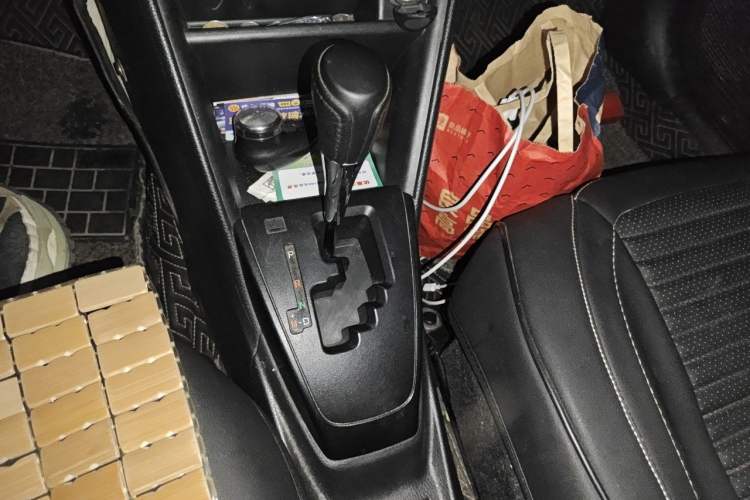 Used Toyota YARiS L Zhi Xuan 2017 1.5E CVT Enhanced Performance Edition Gear Lever