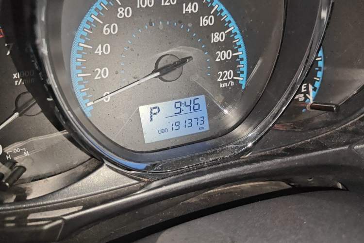 Used Toyota YARiS L Zhi Xuan 2017 1.5E CVT Enhanced Performance Edition Odometer Close Up