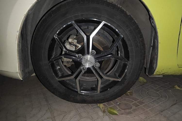 Used Toyota YARiS L Zhi Xuan 2017 1.5E CVT Enhanced Performance Edition Right Front Wheel Hub