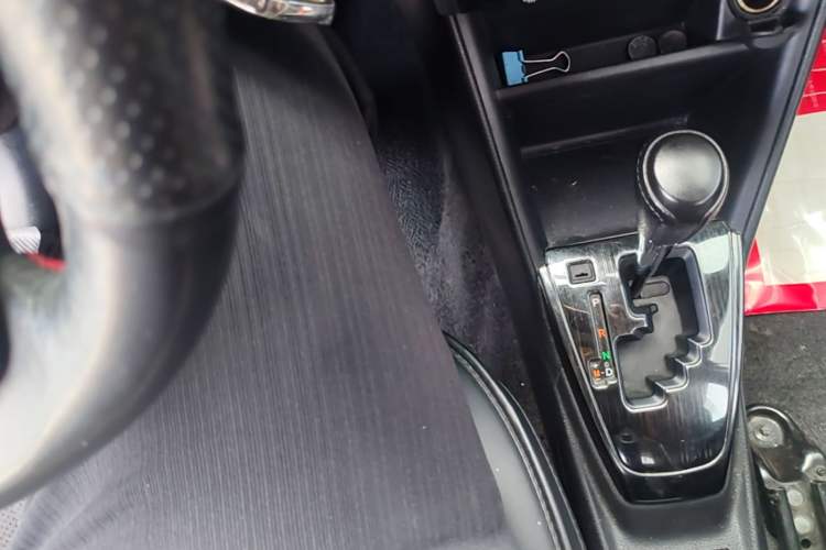Used Toyota YARiS L Zhi Xuan 2017 1.5E CVT Enhanced Performance Edition Gear Lever