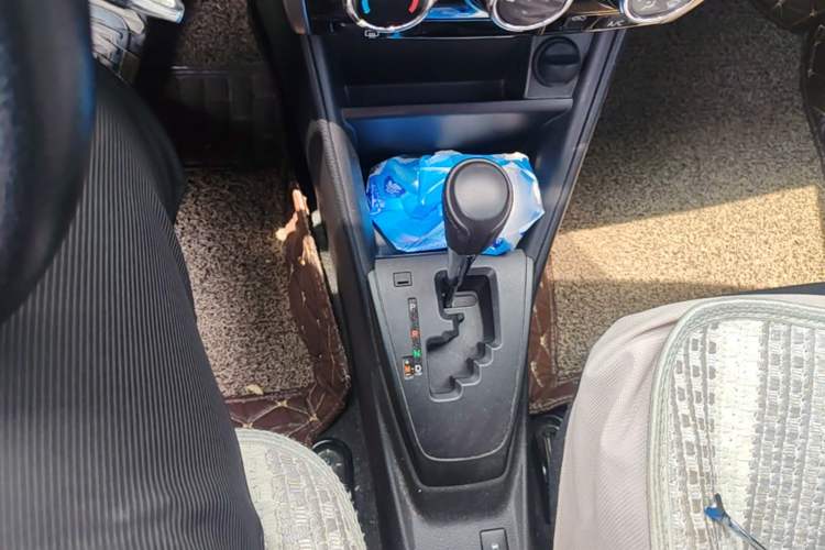 Used Toyota YARiS L Zhi Xuan 2017 1.5E CVT Enhanced Performance Edition Gear Lever
