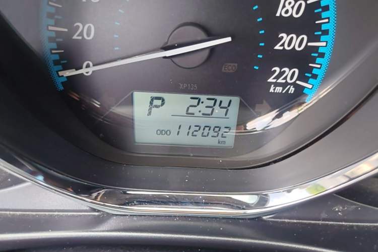 Used Toyota YARiS L Zhi Xuan 2017 1.5E CVT Enhanced Performance Edition Odometer Close Up