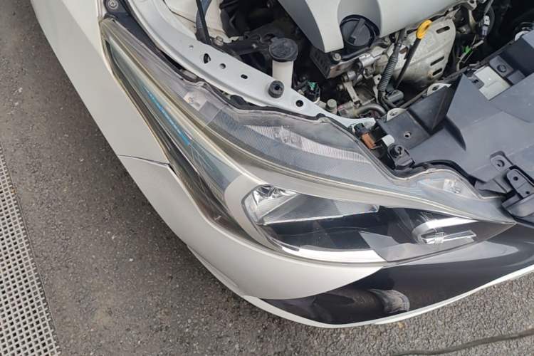 Used Toyota YARiS L Zhi Xuan 2017 1.5E CVT Enhanced Performance Edition Right Front Headlight