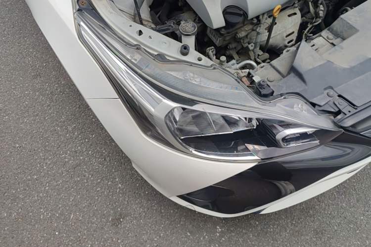 Used Toyota YARiS L Zhi Xuan 2017 1.5E CVT Enhanced Performance Edition Right Front Headlight