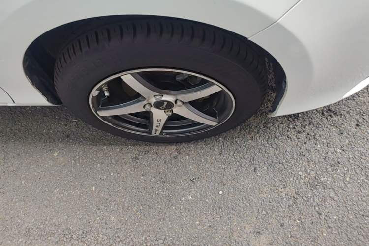 Used Toyota YARiS L Zhi Xuan 2017 1.5E CVT Enhanced Performance Edition Right Front Wheel Hub