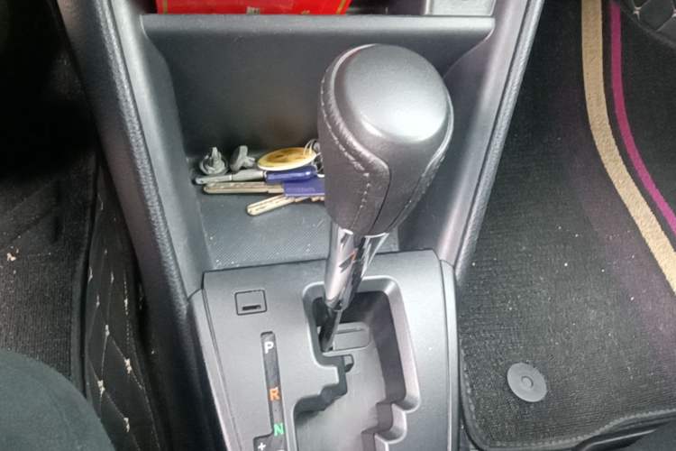 Used Toyota YARiS L Zhi Xuan 2017 1.5E CVT Enhanced Performance Edition Gear Lever