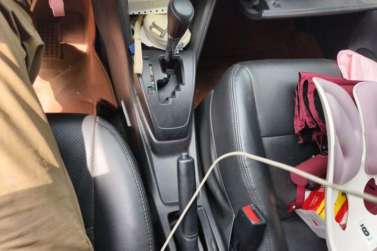 Used Toyota YARiS L Zhi Xuan 2017 1.5E CVT Enhanced Performance Edition Gear Lever
